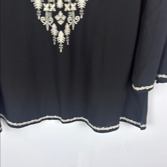 Chelsea & Theodore Black Boho Embroidered Peasant with Bell Sleeve Size Large - Picture 9 of 12